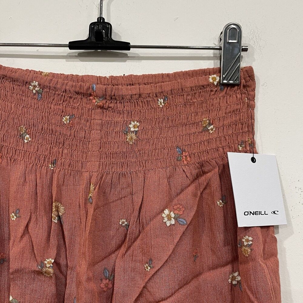NWT O’Neill Women’s Johnny Gable Floral Shorts Size Medium - Picture 2 of 4